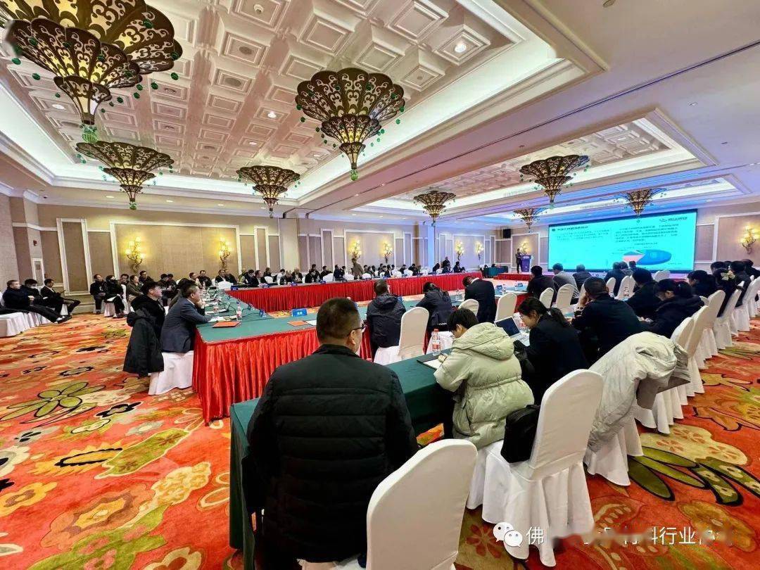 雙峰水電工精英匯聚展會(huì) 皓月與炫彩閃耀會(huì)議現(xiàn)場(chǎng)